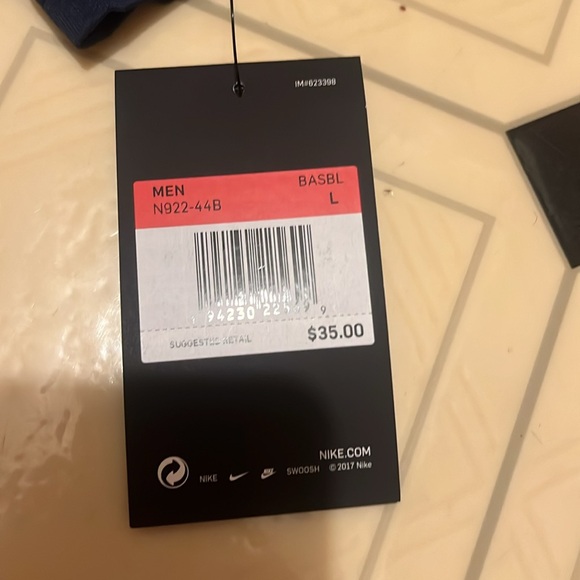 ⚾️ NWT New York Yankees Nike Swoosh shirt size Large - Picture 4 of 5